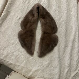 Elegant Mink Brown Fur Collar